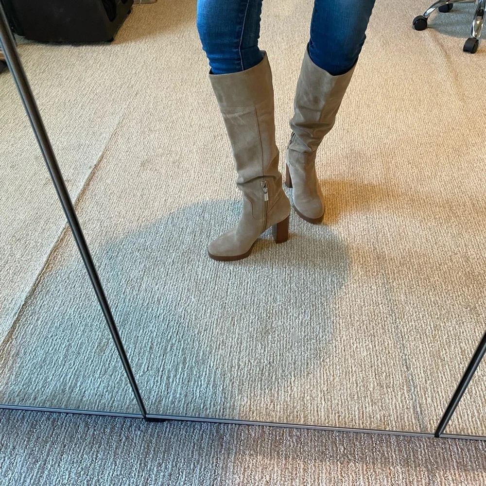 ❤️🔥HP🔥Michael Kors Suede Boots❤️ - Picture 4 of 9